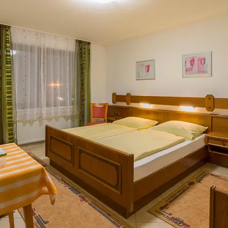Hotel Kuehns Muehle Guest house Oestrich-Winkel